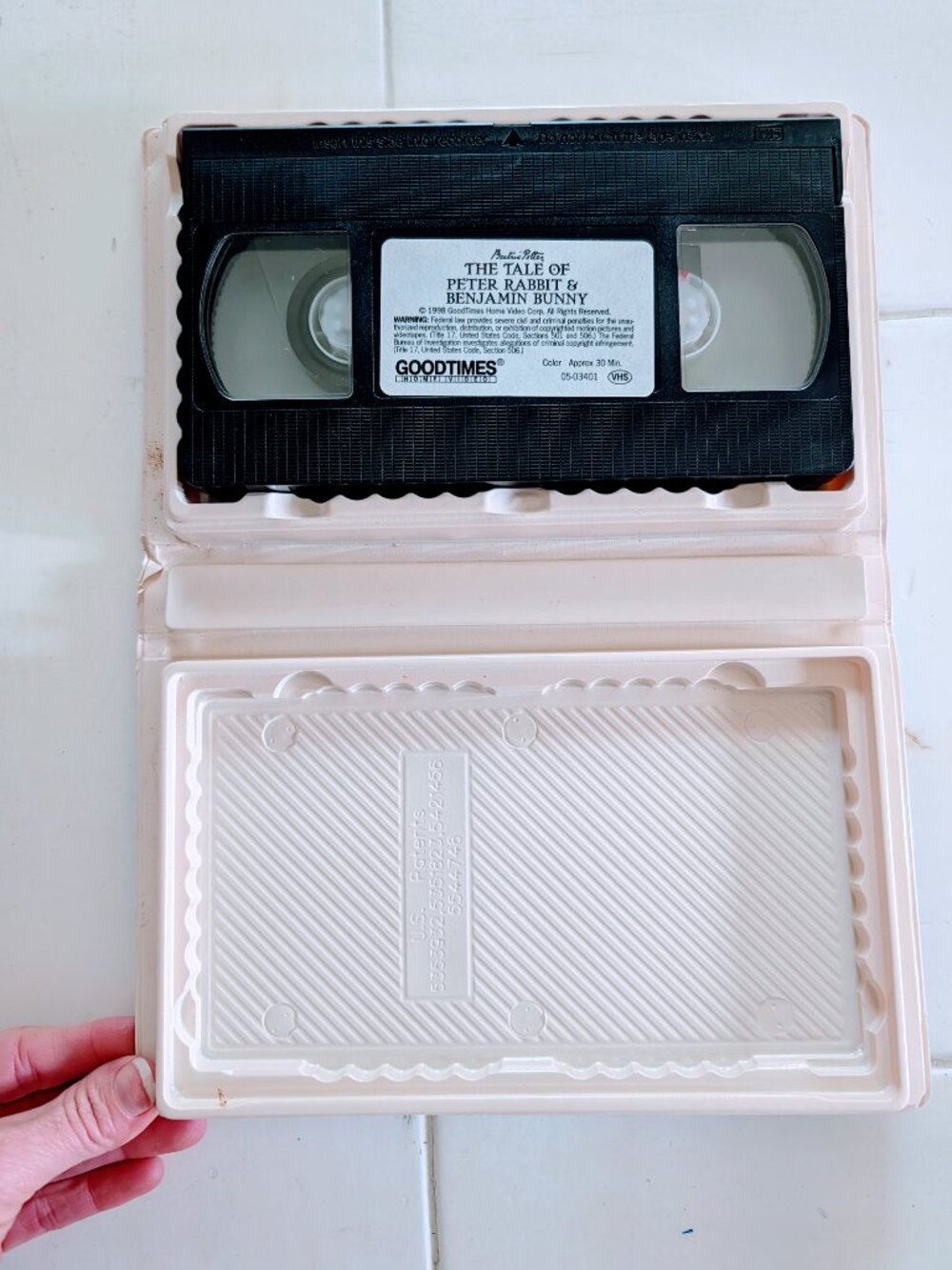VTG Peter Rabbit & Benjamin Bunny VHS + CD Soundtrack Clamshell Beatrix Potter - Picture 8 of 11